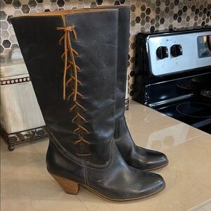 Latigo Black and Brown Heeled Boots
